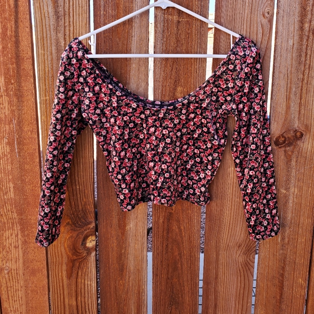 Holister floral crop top (long sleeve)